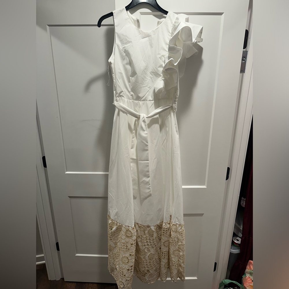 Maxi dress from These Three Boutique. NEVER WORN. Size large